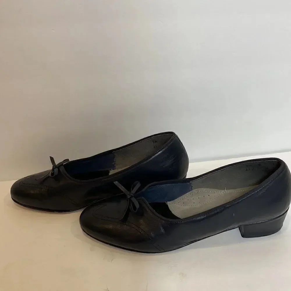 Footthrills black wingtip classic leather pumps size 7.5
